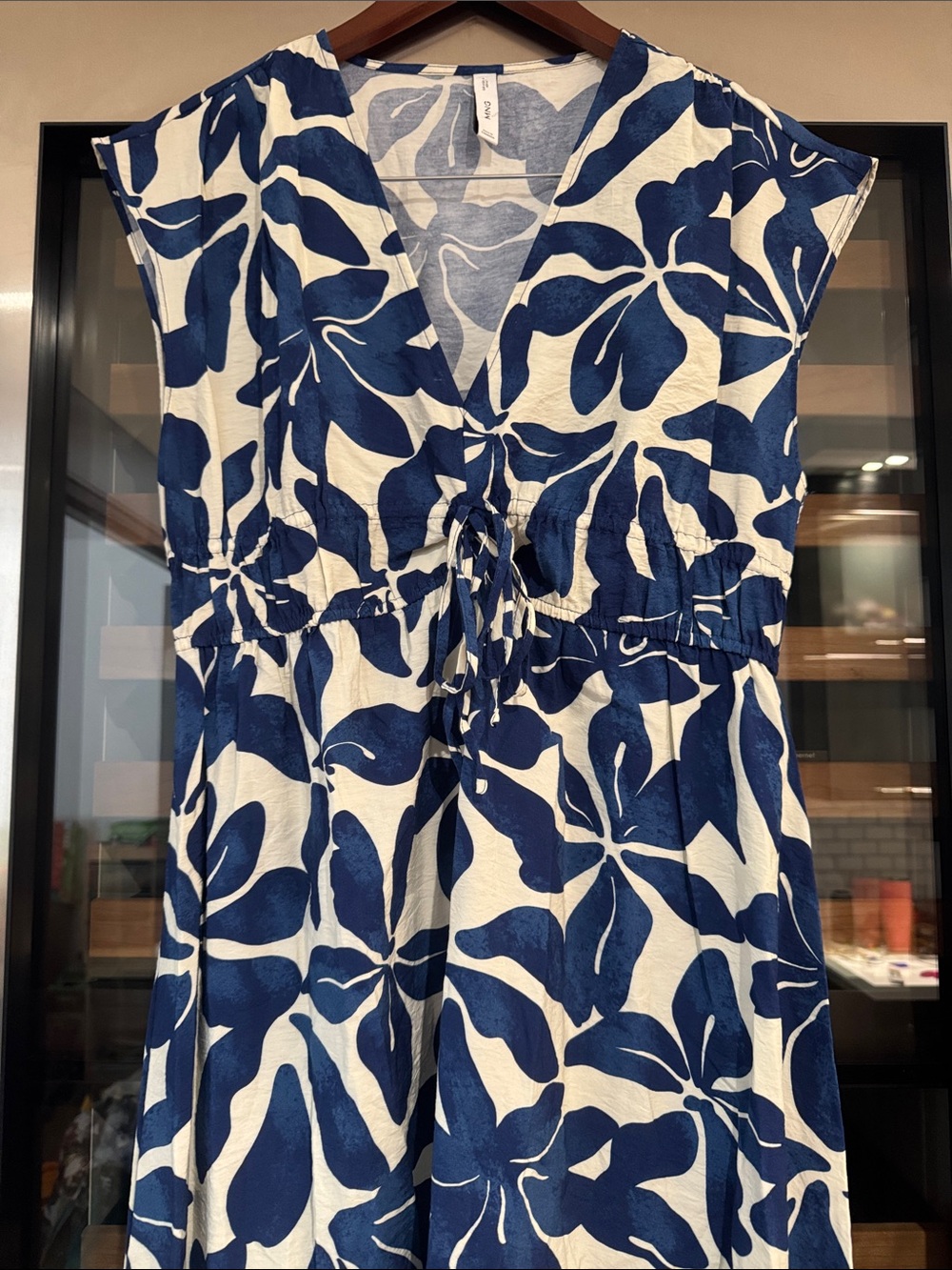 MANGO Blue & White Floral Midi Dress | Tropical Print V-Neck | Size 6 - Picture 4 of 5